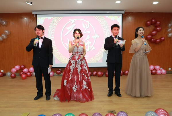 晚会学生主持人1.JPG