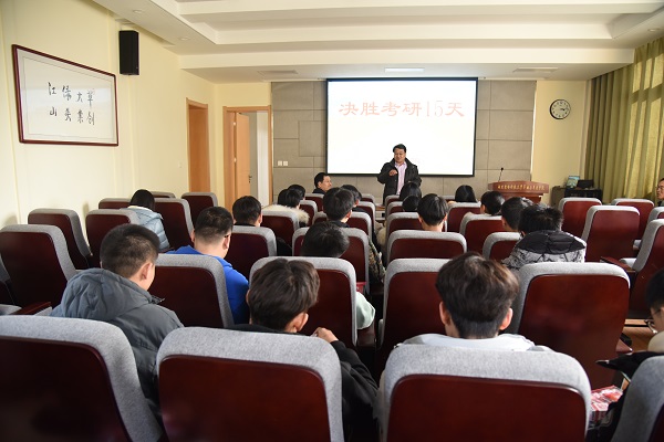 学院副院长杨培志作动员讲话.jpg
