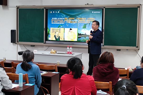 阮鹏副书记在萧山中学给学生家作宣讲报告本.jpg
