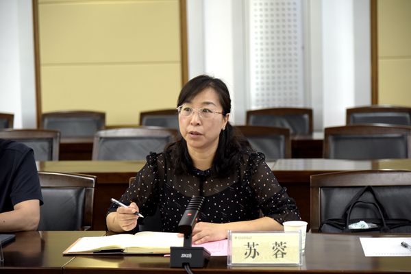 开云kaiyun官方网站党委书记苏蓉主持座谈会.jpg